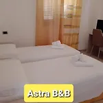 Astra לינה וארוחת בוקר 4*